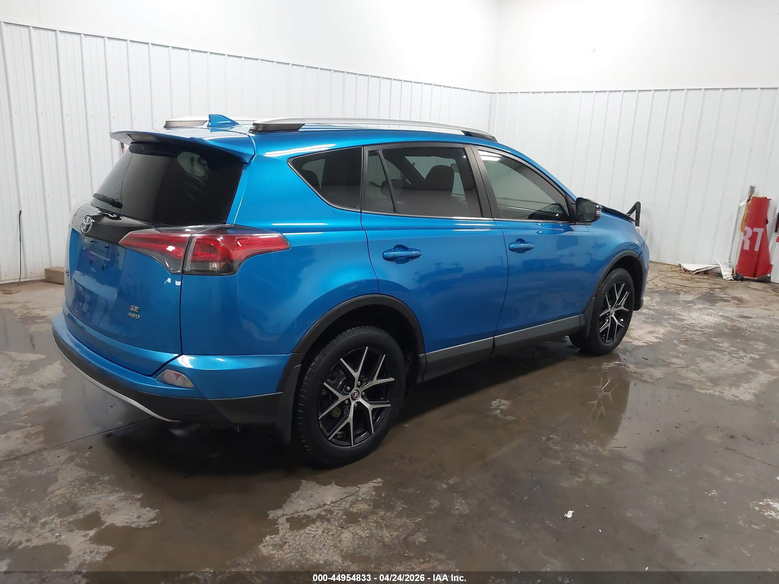 2016 TOYOTA RAV 4 — VIN JTMJFREVXGD186659 — photo 4